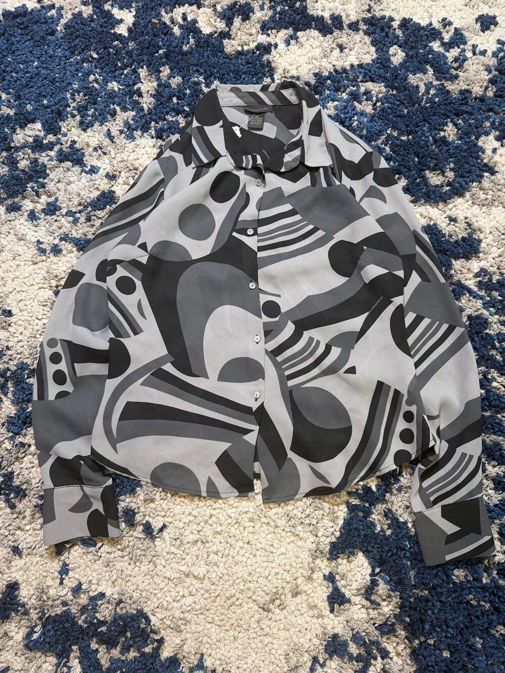 The Limited Women's Long Sleeve Button-Up Shirt in Gray Abstract Geometric Print